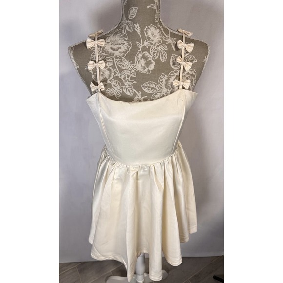 Women's Beige Color Dress With Bow On Straps Size medium - Picture 5 of 13